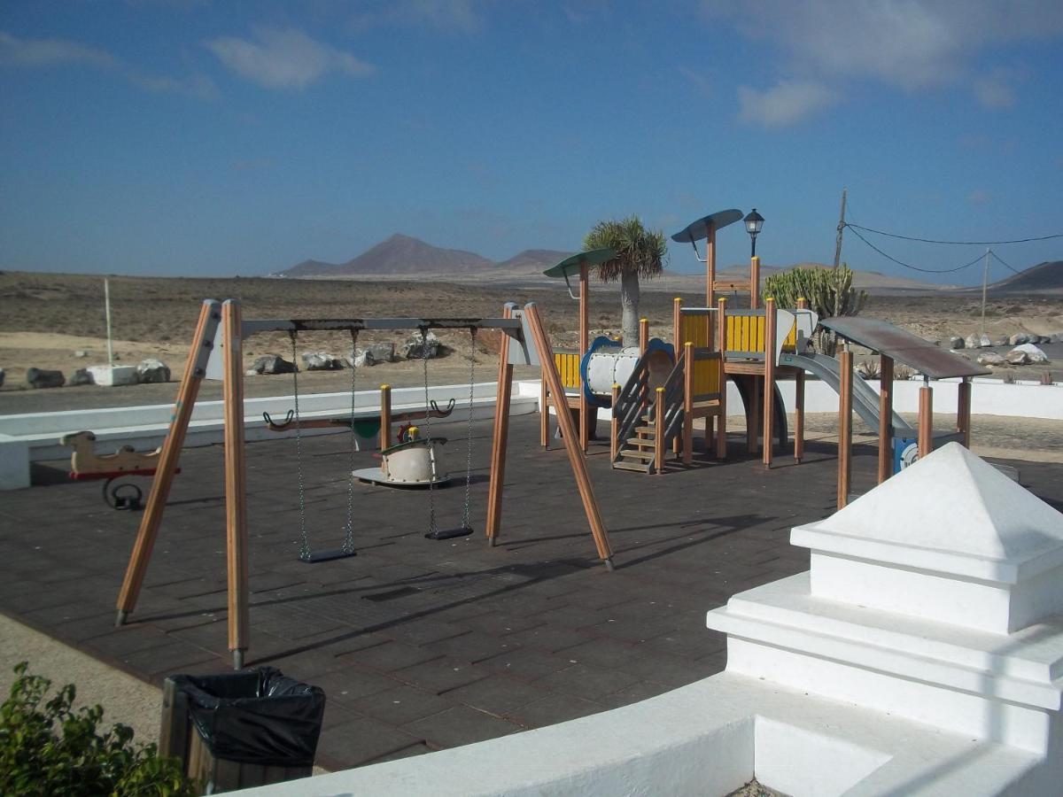 Beautiful Small Bungalow, Amazing Views And Garden Famara Exterior photo